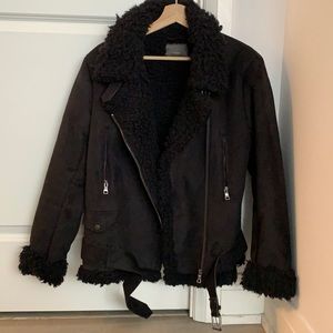 Stunning stylish black coat. Pockets and belt.